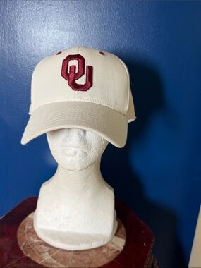 Top of the World Oklahoma Sooners OfficiallyLicensed Embroidered Baseball Cap